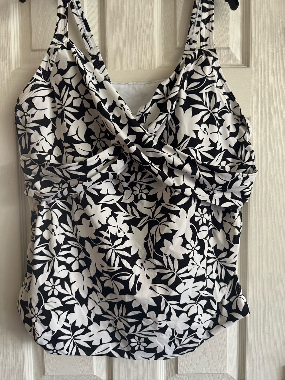 Land’s End Black & White Floral Women's Swim Top